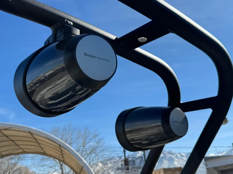 Slide: The Image of Outdoor speakers on Montara 25' SURF BOSS 2.0 CWDH, 2025 model, under clear blue sky. - 20