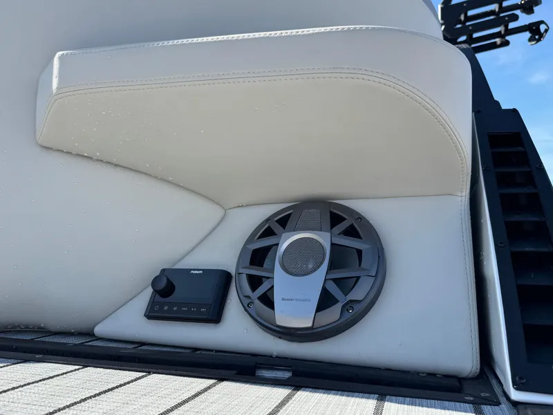 Slide: The Image of Speaker and control panel on 2025 Montara 25' SURF BOSS 2.0 CWDH boat. - 7
