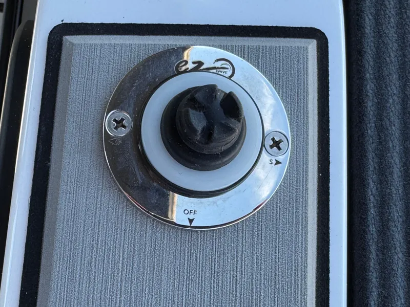 Slide: The Image of Control knob on 2025 Montara 25' SURF BOSS 2.0 SL boat dashboard. - 26