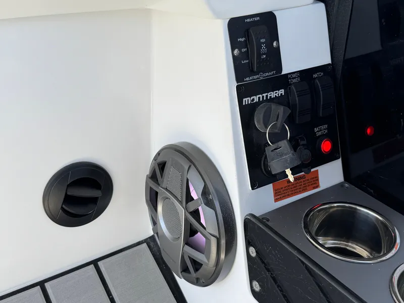 Slide: The Image of Control panel and speaker on 2025 Montara 25' SURF BOSS 2.0 SL boat. - 28