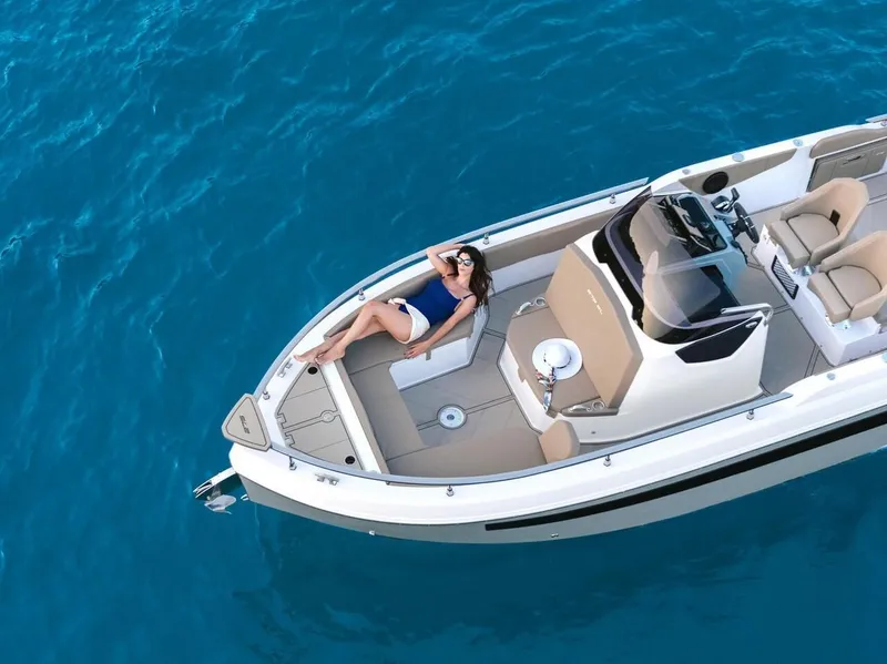 Slide: The Image of 2025 Ranieri 275 LS boat on clear blue water, featuring a sunbathing area. - 4