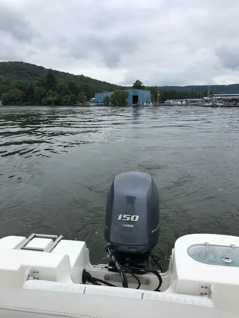 Slide: The Image of 2014 NauticStar 1900 XS boat with Yamaha 150 engine on a lake. - 20