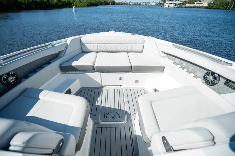 Slide: The Image of Sea Ray SLX 350 OB 2021 - 23