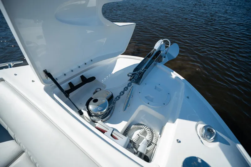 Slide: The Image of Sea Ray SLX 350 OB 2021 - 28