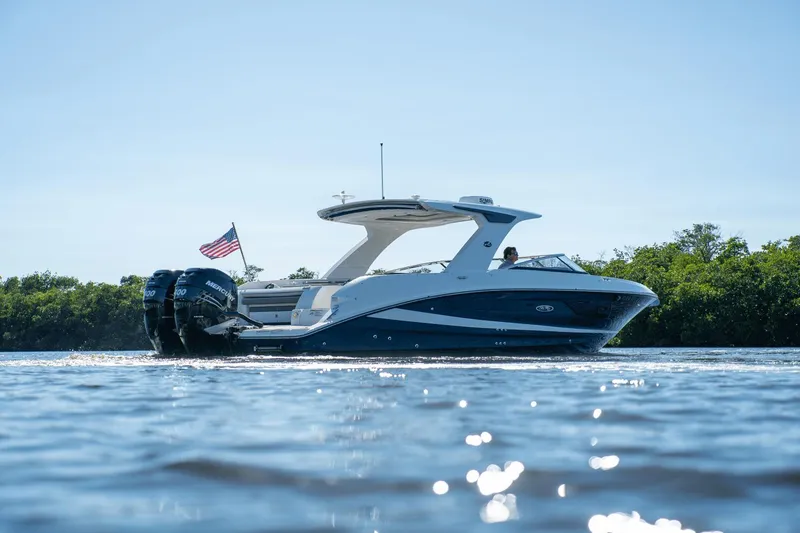 Slide: The Image of Sea Ray SLX 350 OB 2021 - 3