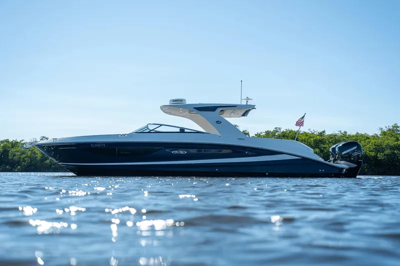 Slide: The Image of Sea Ray SLX 350 OB 2021 - 34