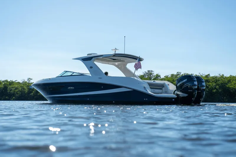 Slide: The Image of Sea Ray SLX 350 OB 2021 - 36