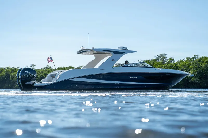 Slide: The Image of Sea Ray SLX 350 OB 2021 - 38