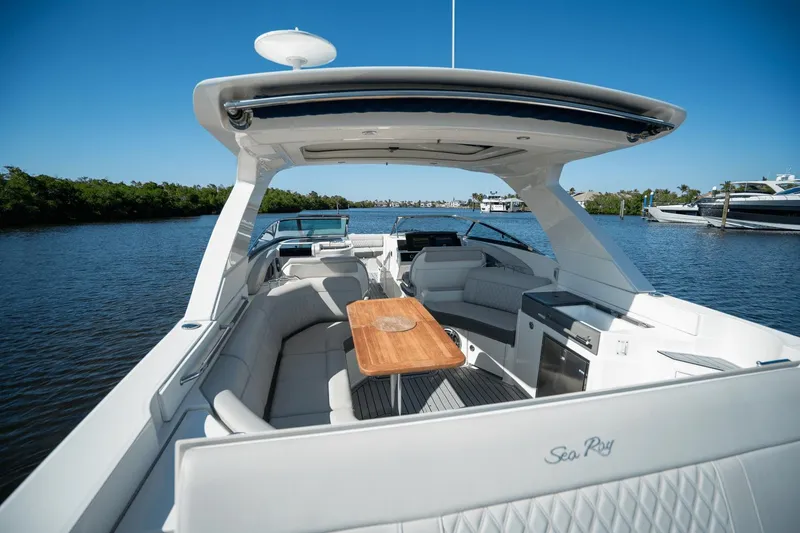 Slide: The Image of Sea Ray SLX 350 OB 2021 - 7