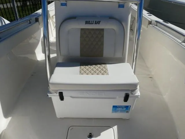 Slide: The Image of Bulls Bay 255CC 2025 - 27