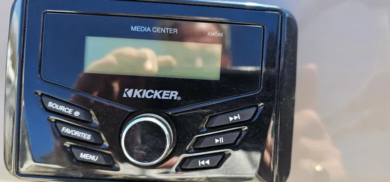 Slide: The Image of Kicker media center on 2023 Sun Tracker SF-22XP3 boat dashboard. - 12