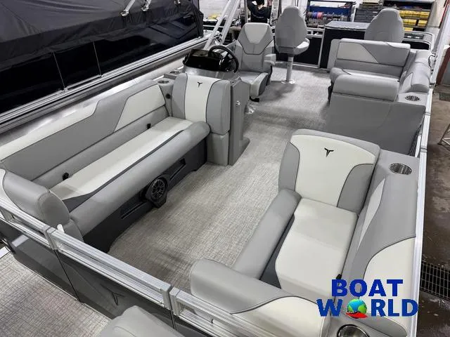 Slide: The Image of 2025 Tahoe Sport 23' Fish & Cruise boat interior with Honda 4-Stroke EFI engine. - 31