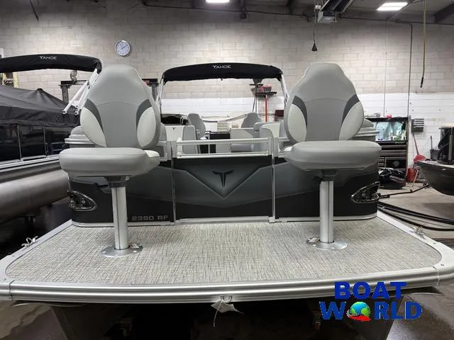 Slide: The Image of 2025 Tahoe Sport 23' Fish & Cruise boat with Honda 4-Stroke EFI in showroom. - 33