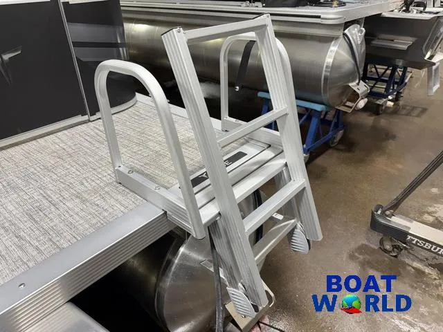 Slide: The Image of 2025 Tahoe Sport 23' Fish & Cruise boat with aluminum ladder at Boat World showroom. - 42