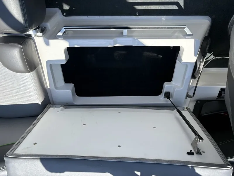 Slide: The Image of MasterCraft XT21 2018 - 23