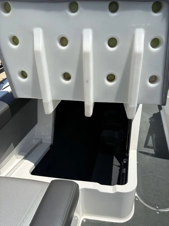 Slide: The Image of MasterCraft XT21 2018 - 21