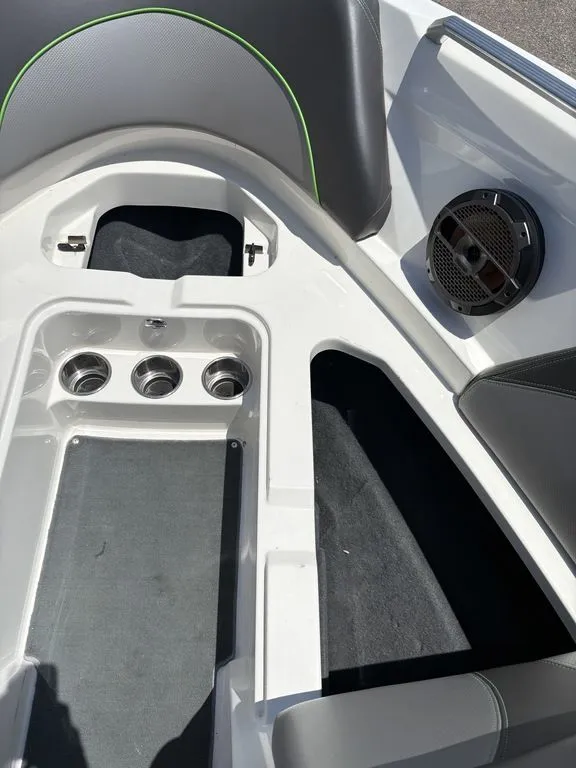Slide: The Image of MasterCraft XT21 2018 - 14