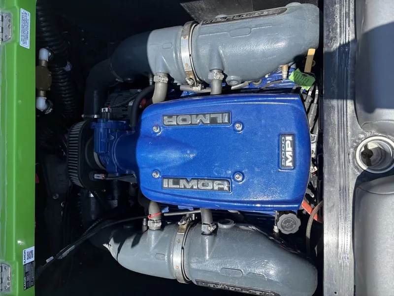 Slide: The Image of MasterCraft XT21 2018 - 8