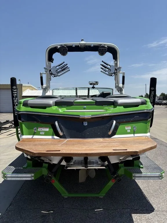 Slide: The Image of MasterCraft XT21 2018 - 5