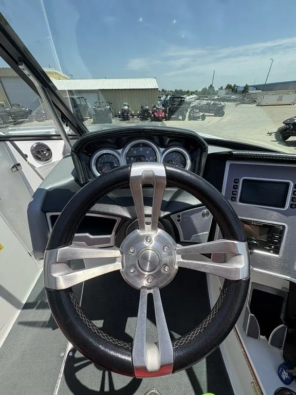 Slide: The Image of MasterCraft XT21 2018 - 10