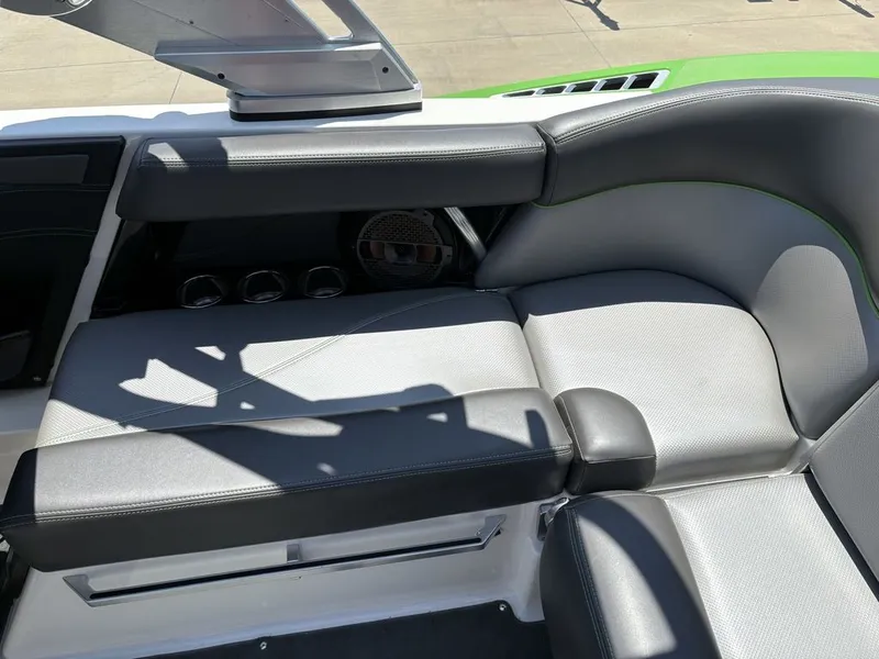 Slide: The Image of MasterCraft XT21 2018 - 22