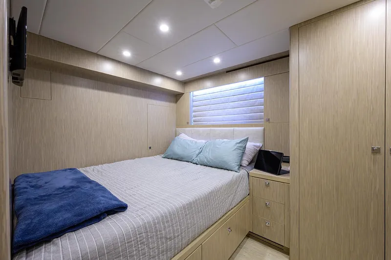 Slide: The Image of Captain's Cabin - 42