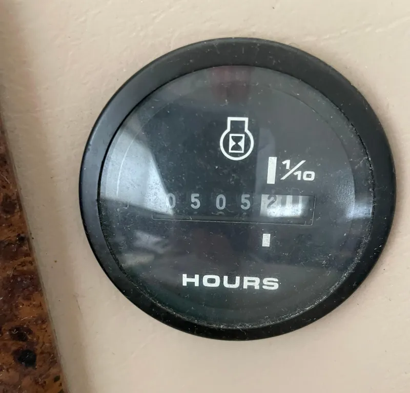 Slide: The Image of Hour meter reading 5052.1 on a 2003 Gibson 50 Classic. - 43