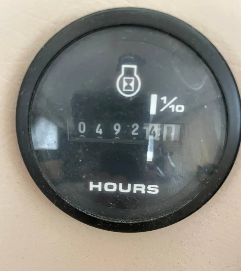 Slide: The Image of Hour meter reading 4924.1 on a 2003 Gibson 50 Classic. - 44