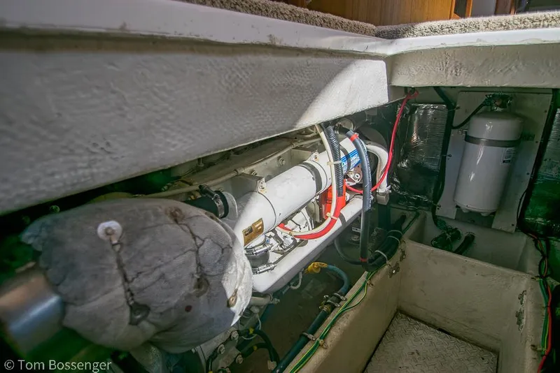 Slide: The Image of Bayliner 3788 Command Bridge Motoryacht 2001 - 53