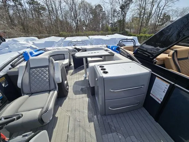 Slide: The Image of Godfrey Aquapatio 255 MT 2025 - 8