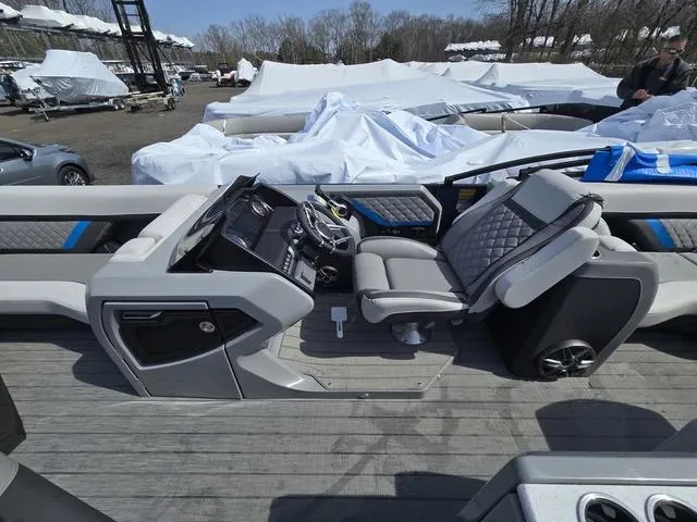 Slide: The Image of Godfrey Aquapatio 255 MT 2025 - 9