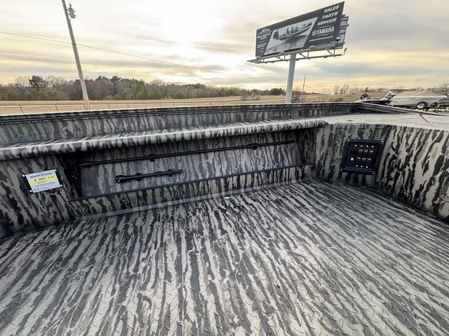 Slide: The Image of Edge Duck Boats 756DB BANDED EDITION 2025 - 9