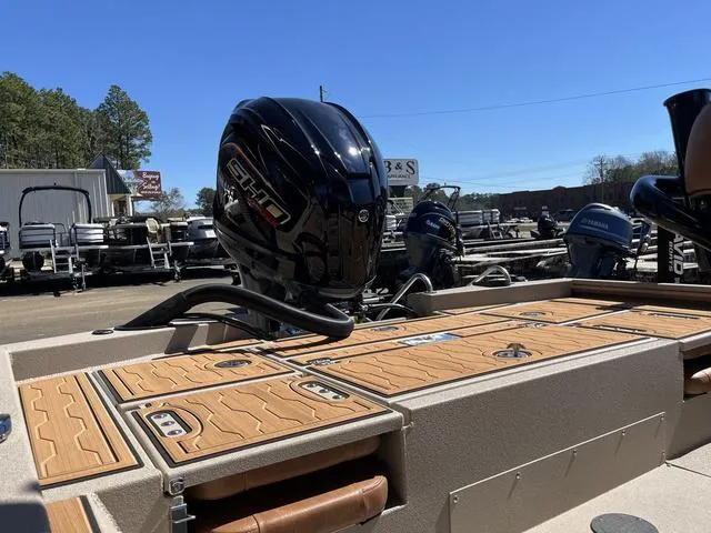 Slide: The Image of Avid 23 Mag 2025 - 4