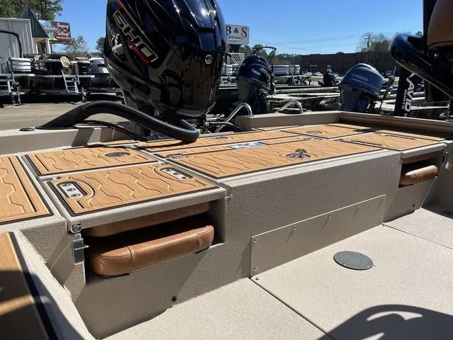 Slide: The Image of Avid 23 Mag 2025 - 5