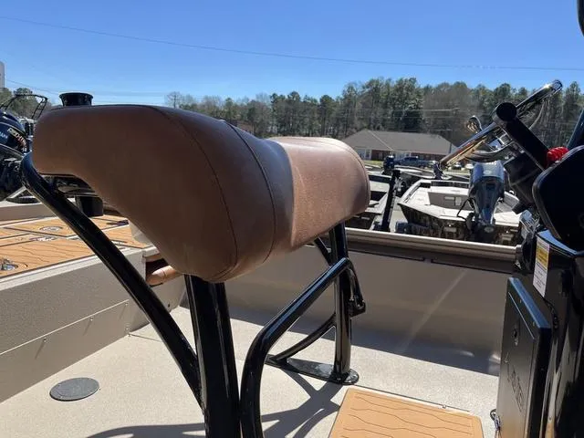 Slide: The Image of Avid 23 Mag 2025 - 6