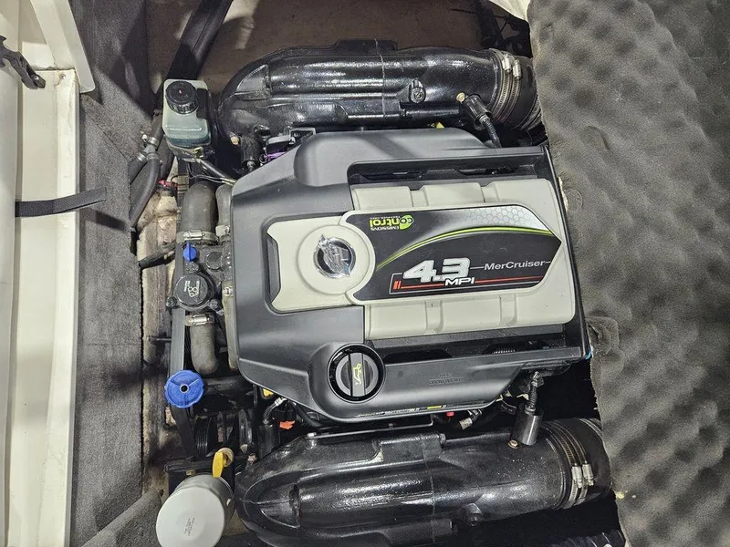 Slide: The Image of MerCruiser 4.3 MPI engine in 2014 Starcraft Limited IO 2000 I/O boat. - 13