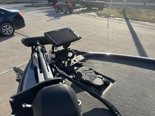 Slide: The Image of 2018 Skeeter FX21 LE boat with advanced navigation equipment on deck. - 11