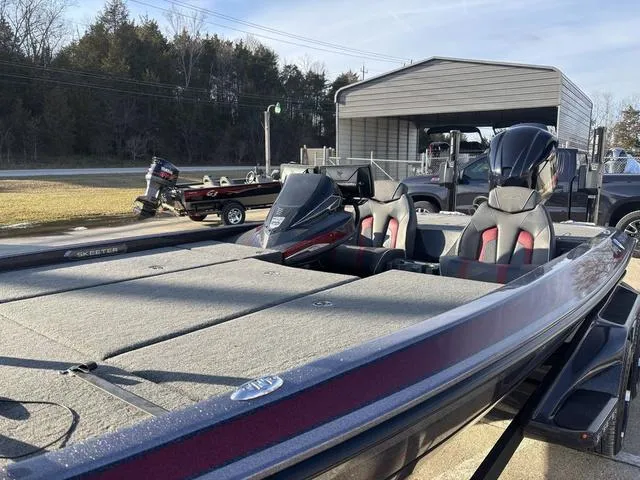 Slide: The Image of 2018 Skeeter FX21 LE bass boat with dual seats and outboard motor. - 12