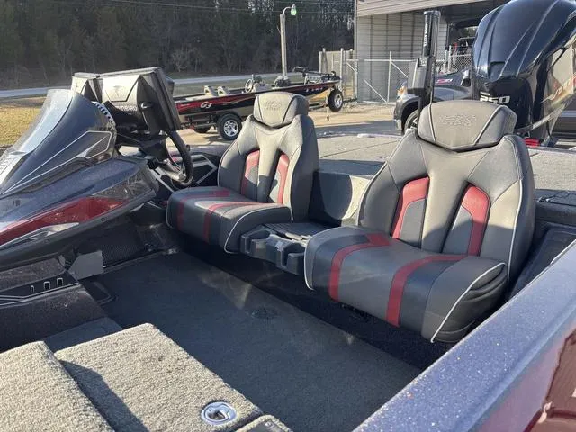 Slide: The Image of 2018 Skeeter FX21 LE boat interior with dual seats and modern design. - 13
