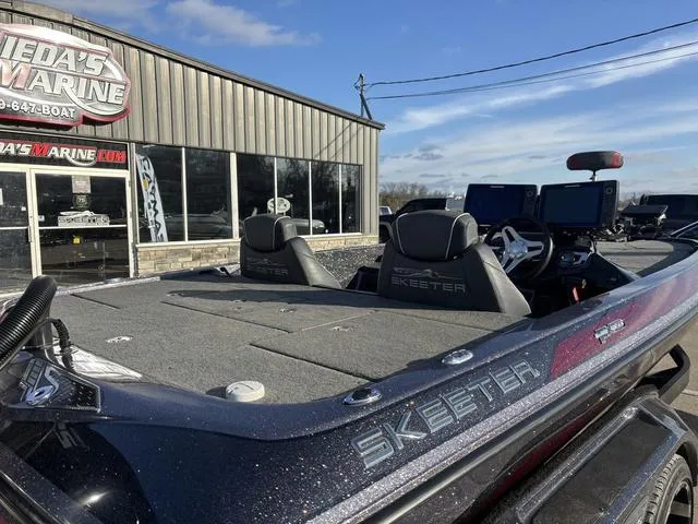 Slide: The Image of 2018 Skeeter FX21 LE boat at dealership, featuring spacious deck and advanced controls. - 4