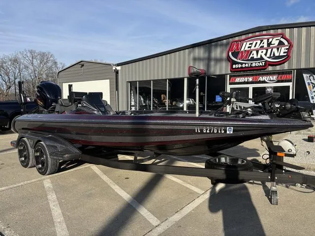 Slide: The Image of 2018 Skeeter FX21 LE boat parked at Wieda's Marine dealership. - 9