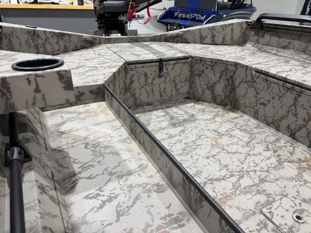 Slide: The Image of Edge Boats HPSD 756DB 2025 - 4