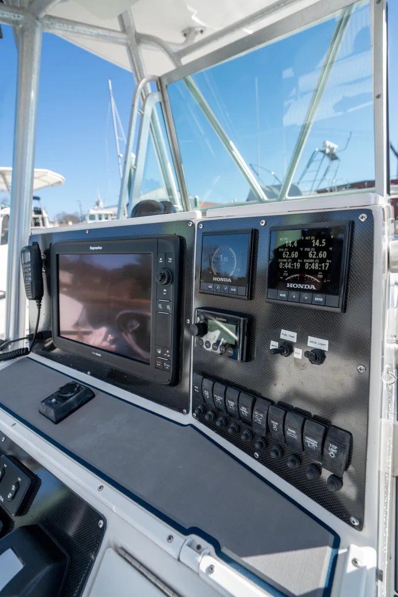 Slide: The Image of Control panel of a 2003 Regulator 26 Forward Seating boat with navigation equipment. - 26