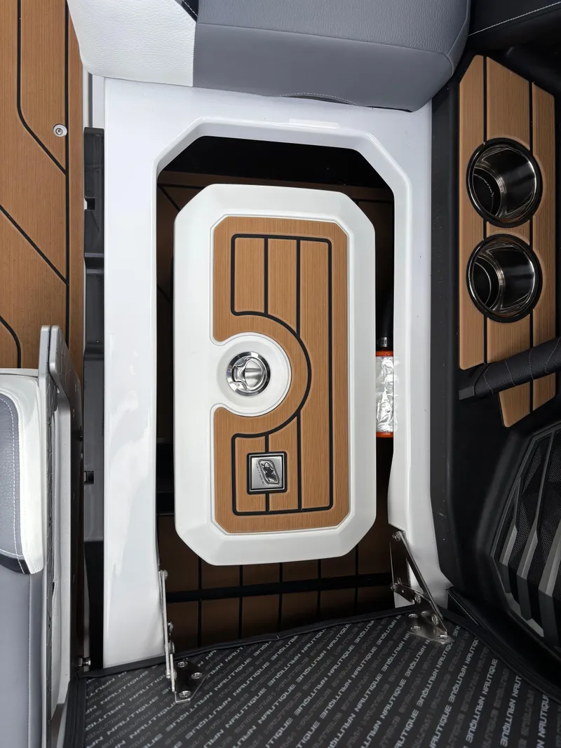 Slide: The Image of Nautique Super Air Nautique G21 2025 - 17