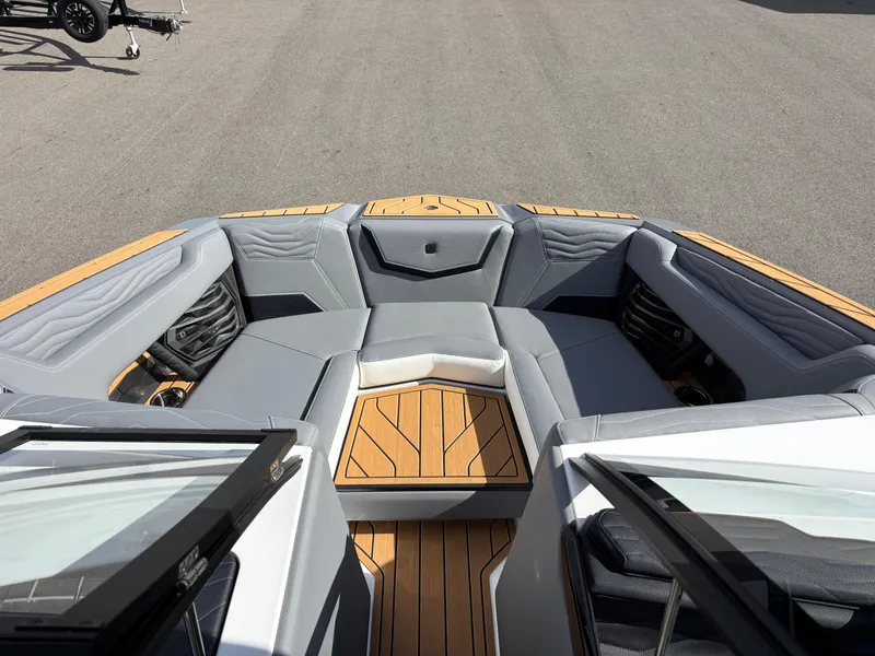 Slide: The Image of Nautique Super Air Nautique G21 2025 - 9