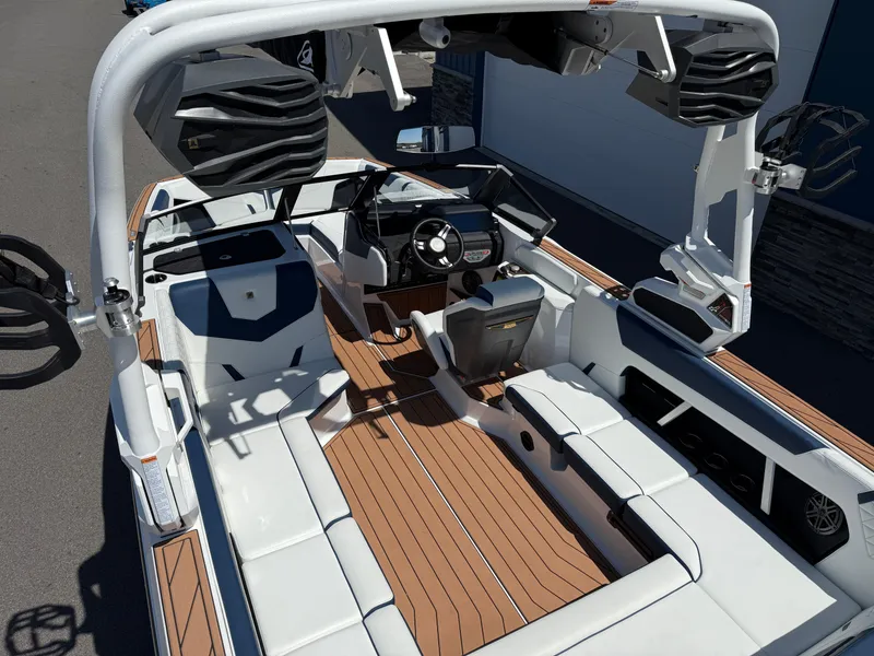 Slide: The Image of Nautique Super Air Nautique GS22 2025 - 10