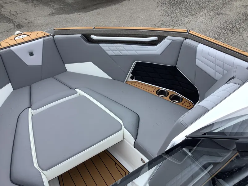 Slide: The Image of Nautique S23 2025 - 12