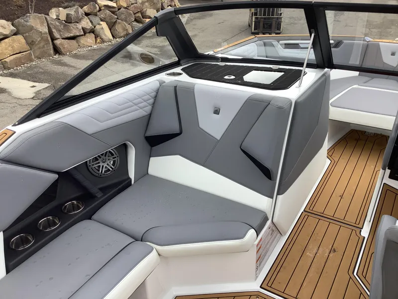 Slide: The Image of Nautique S23 2025 - 16