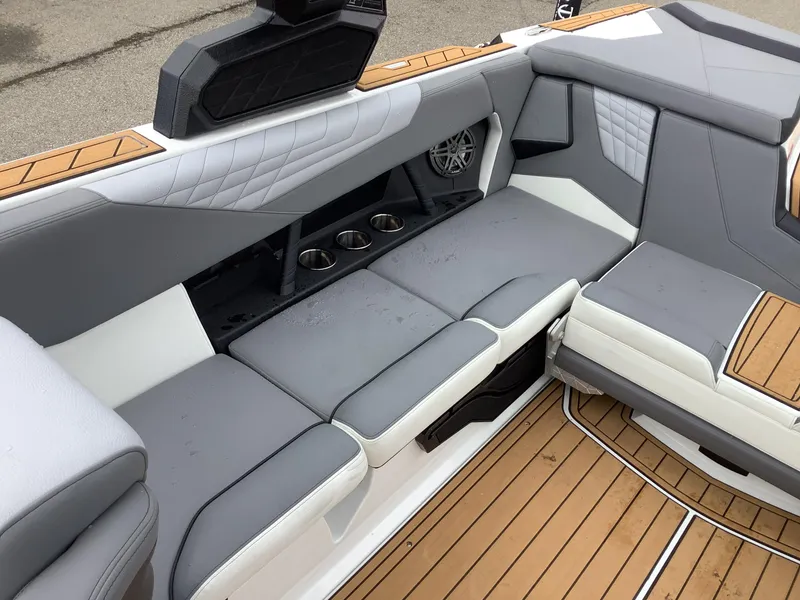 Slide: The Image of Nautique S23 2025 - 19