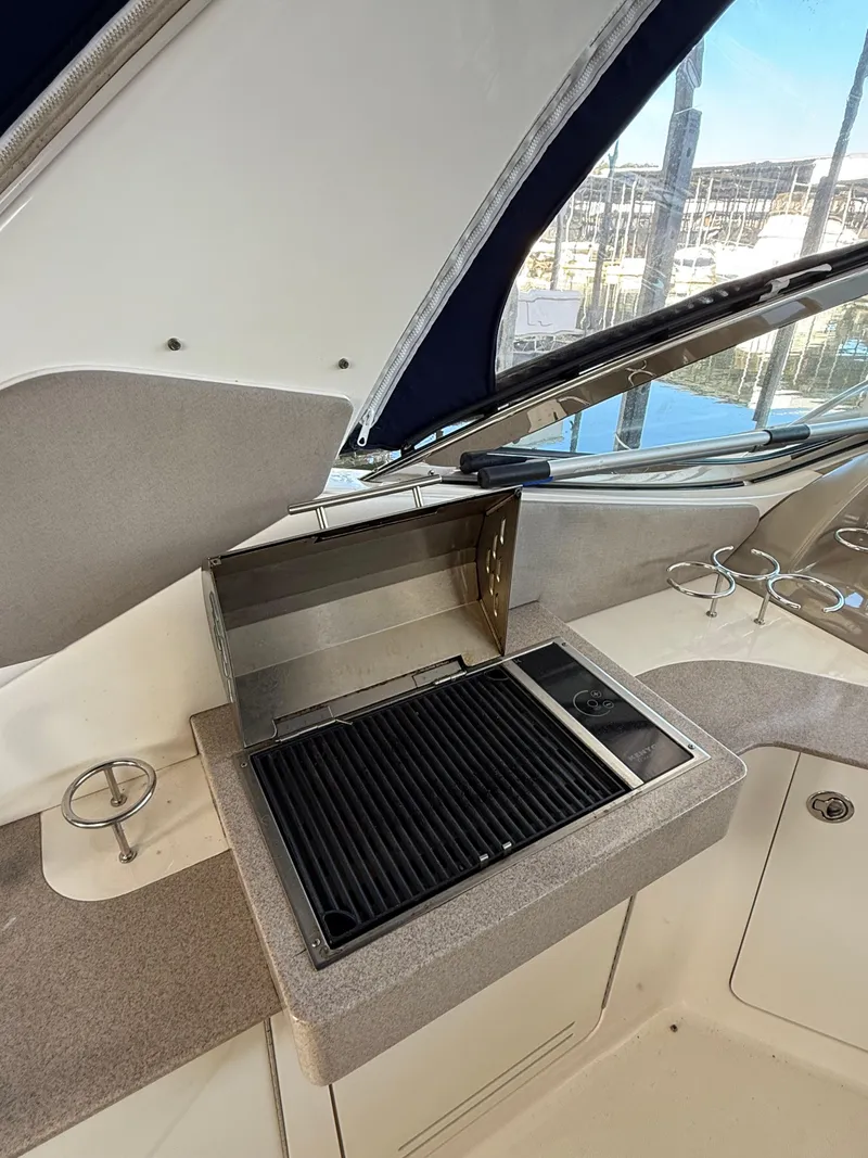 Slide: The Image of 2007 Sea Ray 310 Sundancer boat with built-in grill and countertop. - 14